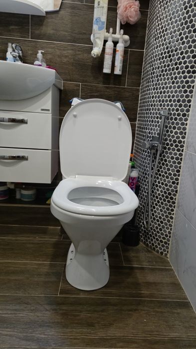 Срочно продам б/у унитаз SANITA