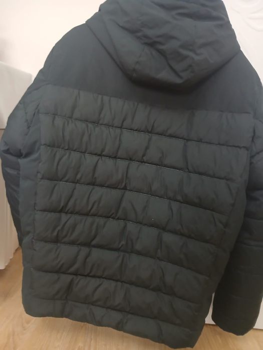 Продаем мужскую куртку в хорошем состояний.56 размер.