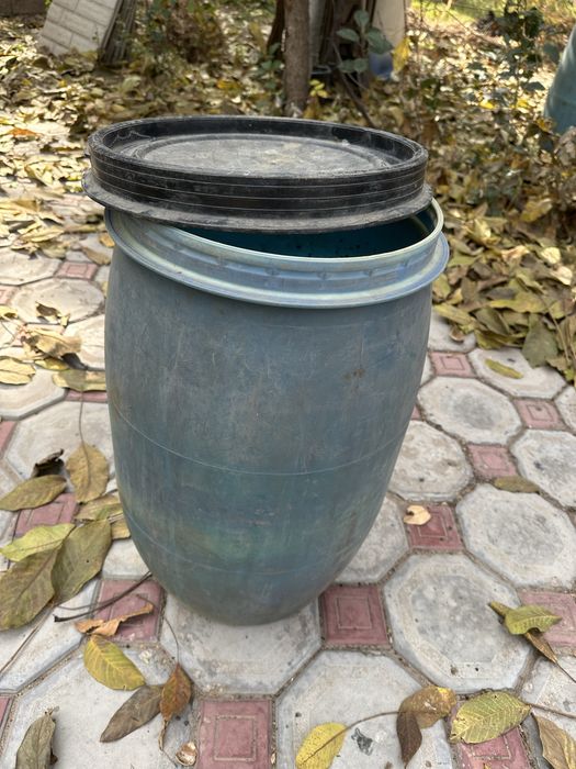 Бочка пластмассовая и провод .Лот