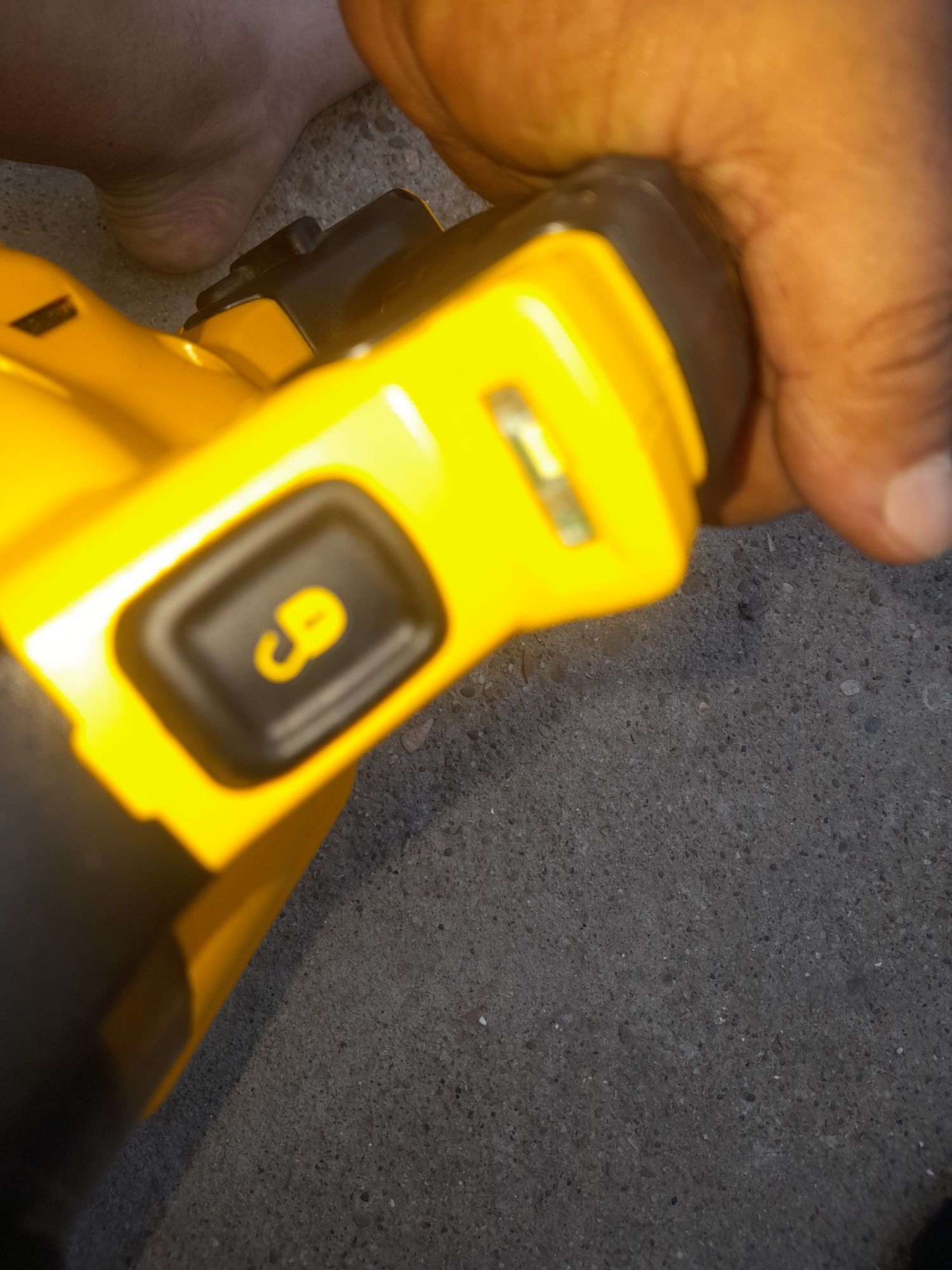 Corp original,aspirator cu acumulatori DeWALT DCV501L,ca hilti,festool
