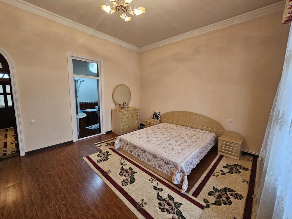 Продается дом на земле в центре города