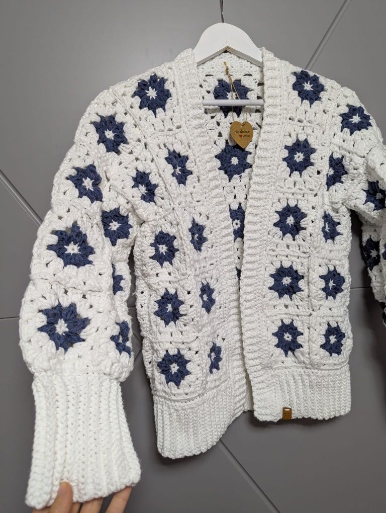 Cardigan croșetat manual - model Granny Squares
