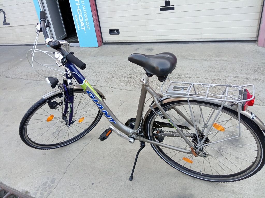 Vând bicicleta din aluminiu pentru damă