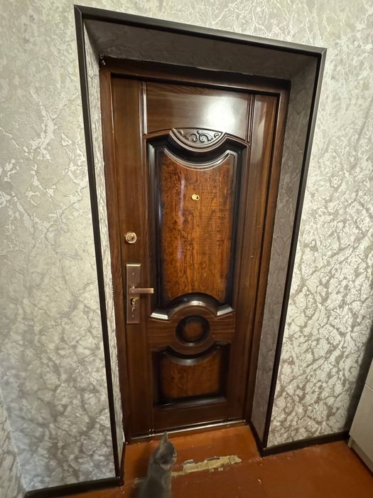 БУ эшиклари сотилади