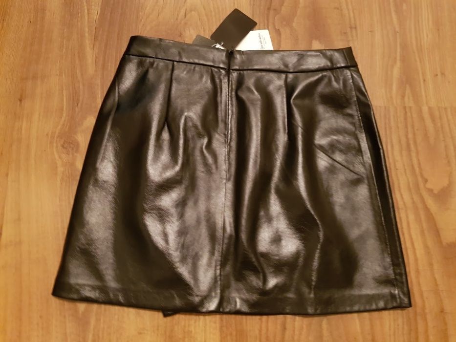 Fusta piele eco Stradivarius,mar 40,merge si 38,noua cu eticheta