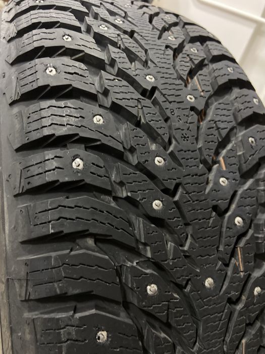 Продам зимнюю шипованную шину Autograph ICE 9 SUV