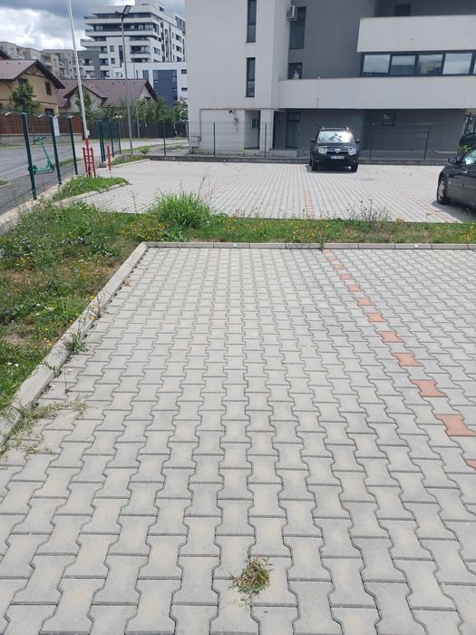 Vand/inchiriez parcare supraterana zona Coresi Brasov