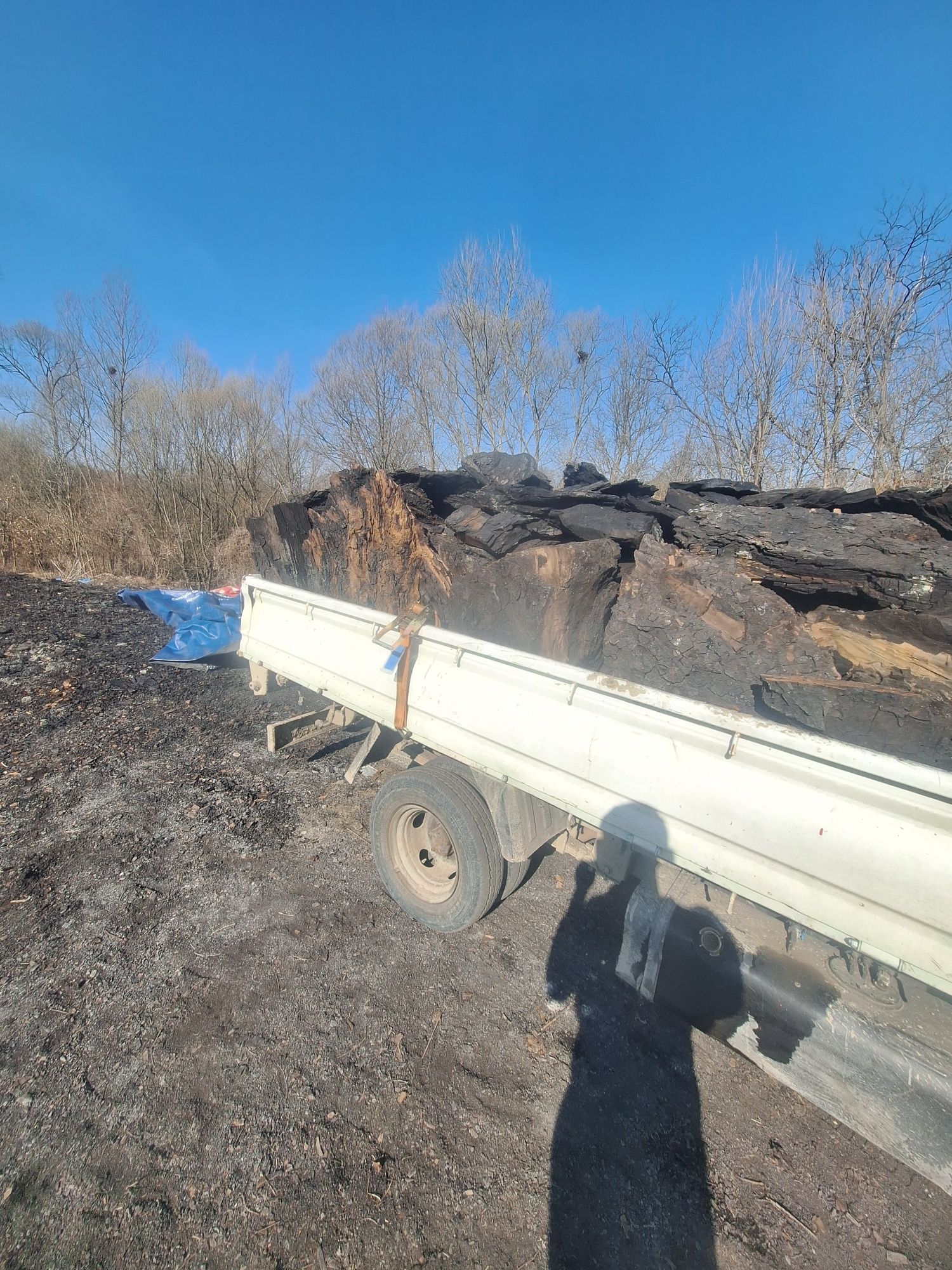 Vând cărbune cu camioneta