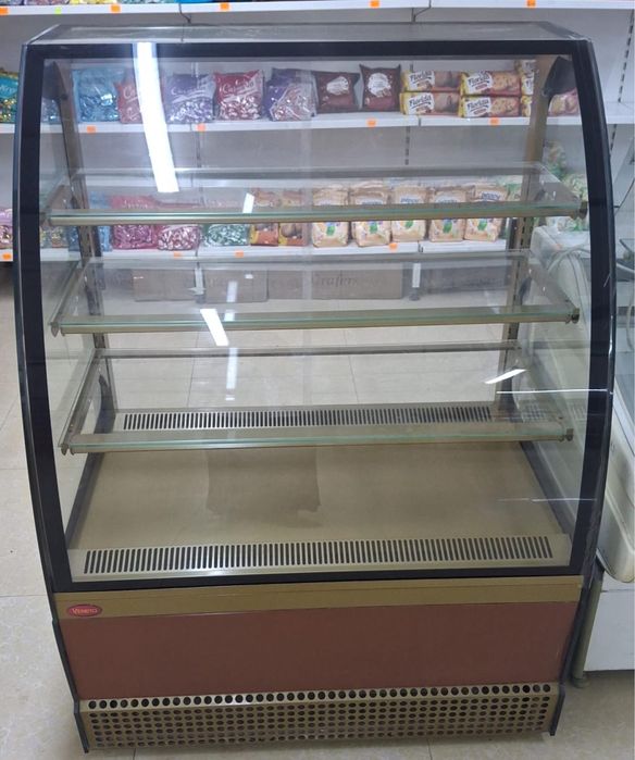 Витринный холодильник