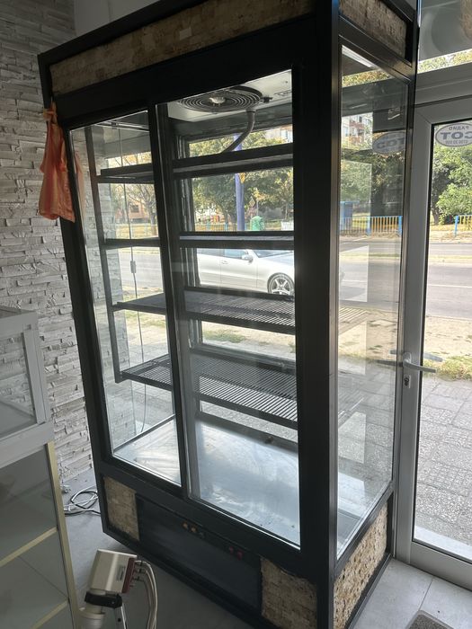Хладилна витрина
