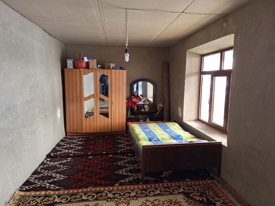 Tayyor yashash uy Hovlisi bilan srochni sotiladi