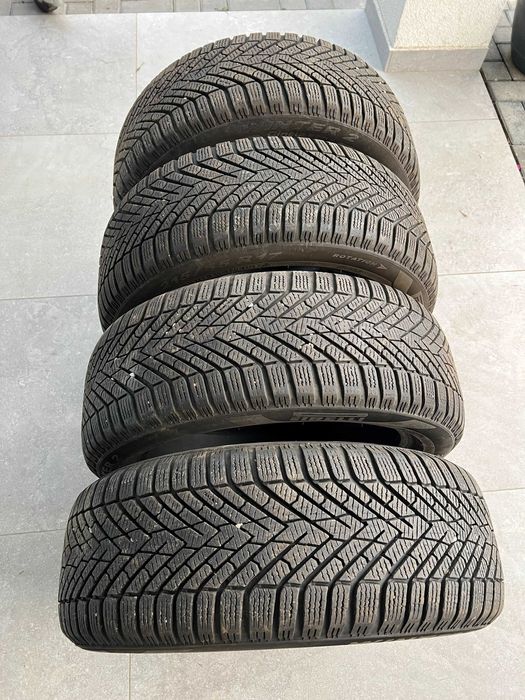 Vand 4 Anvelope Iarna 215 55 R17 98V Pirelli Cinturato