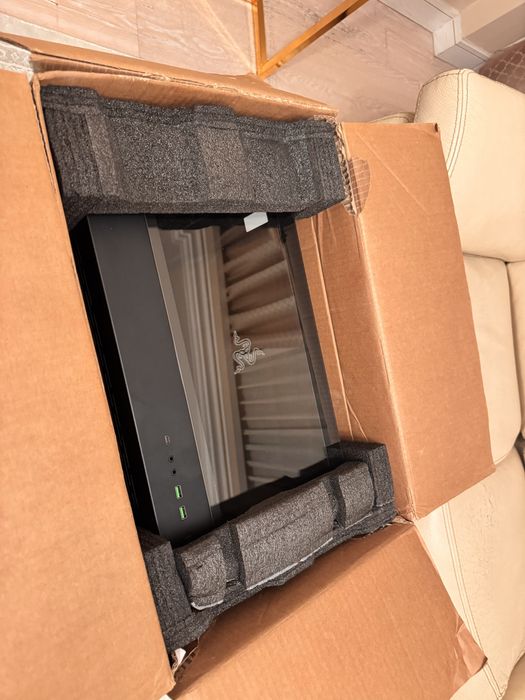 Lian Li O11 Dynamic Razer Edition — новый (плёнка не снята)