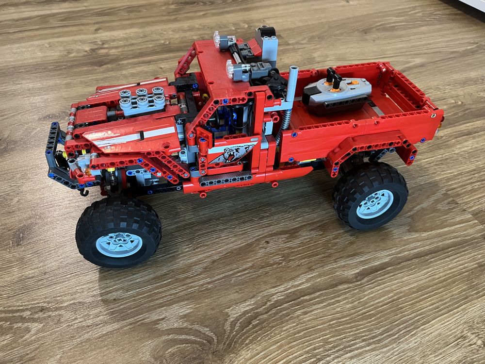 LEGO 42029: Customised Pick-Up Truck Motorizat cu telecomanda