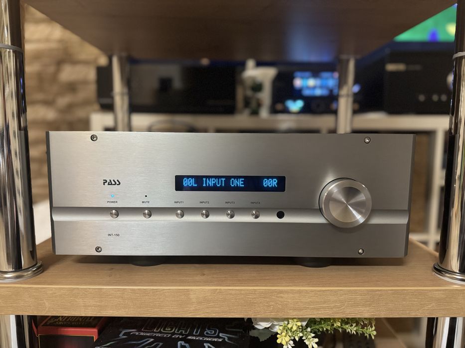 Продавам Усилвател Pass Labs INT-150
