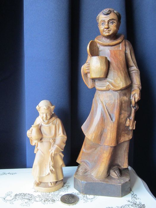 cadou rar Calugar degustator Vin si Bere sculptura lemn 1970