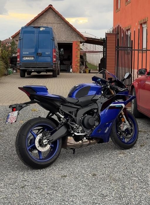 Motocicletă Yamaha R9
