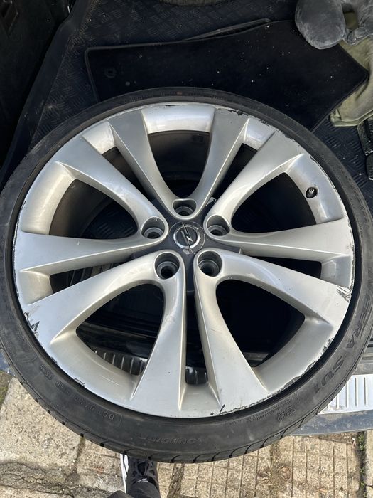 Opel Insignia 5/120/20 с гуми.