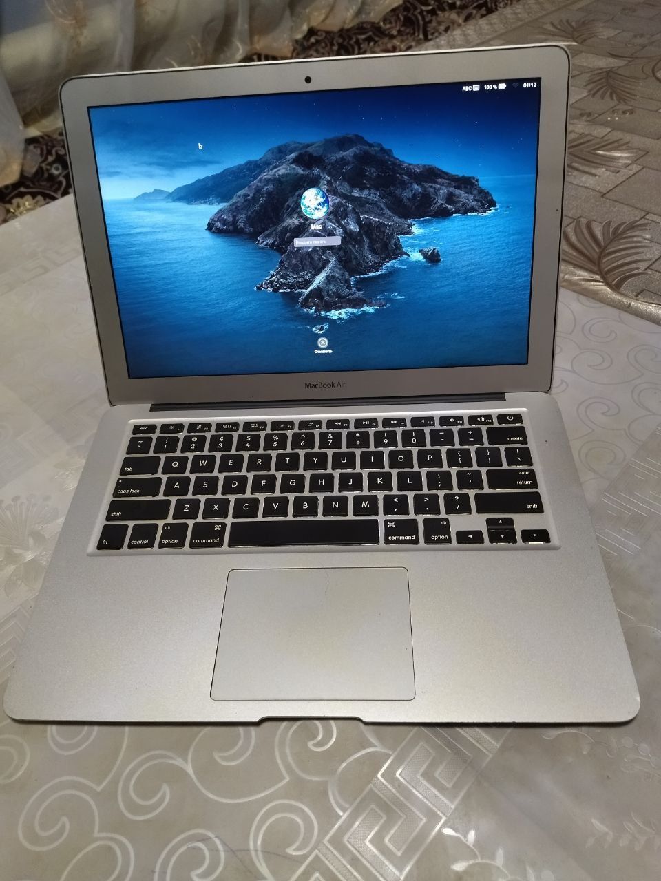 Noutbuk va telefon birga sotiladi. Sirochni!!