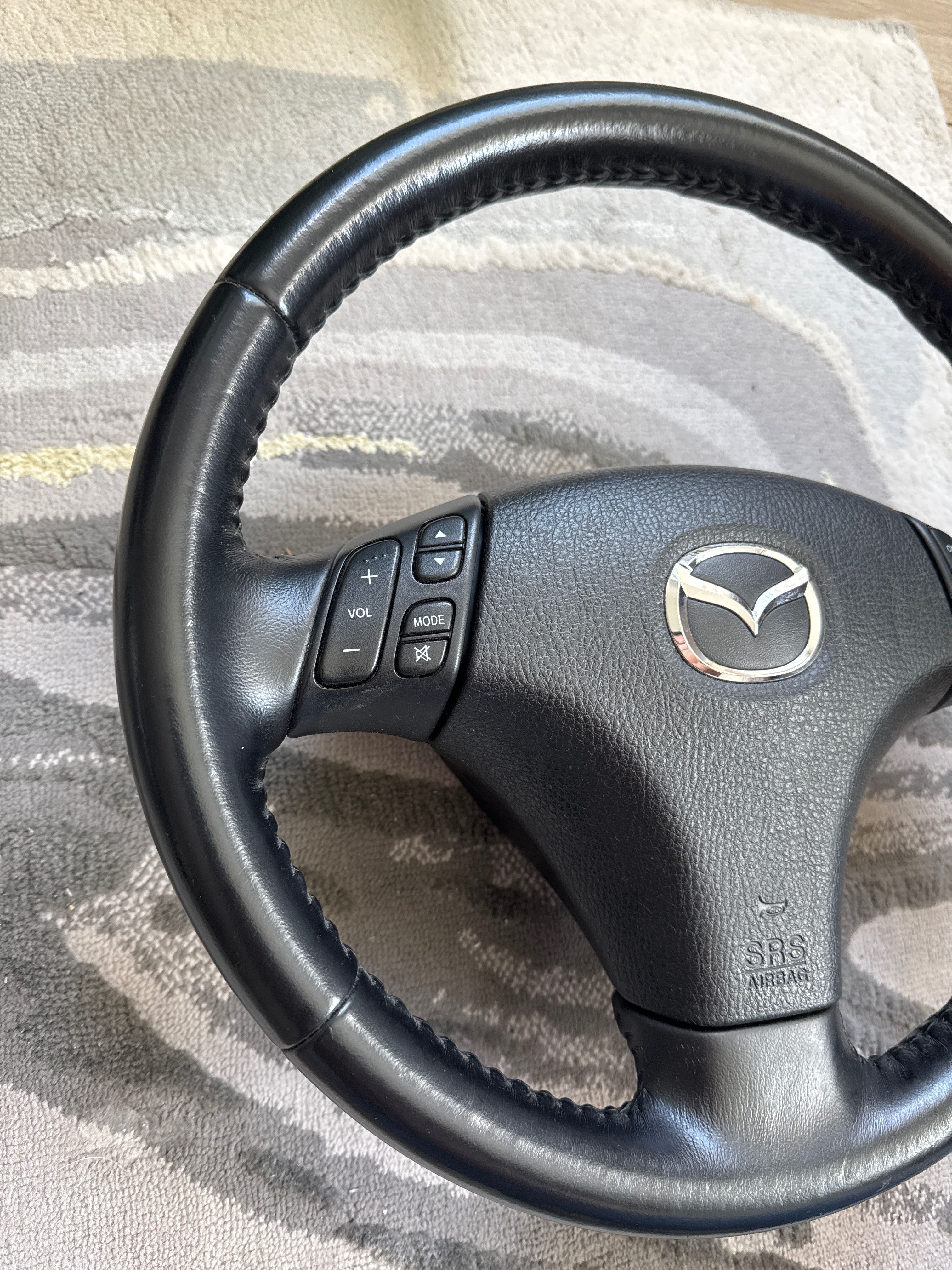 Mazda 6 кожен волан Мазда 6