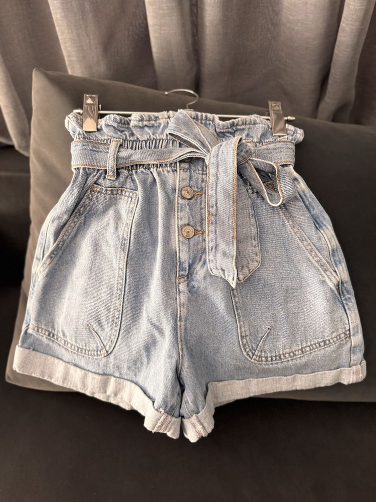 Къси панталонки Zara