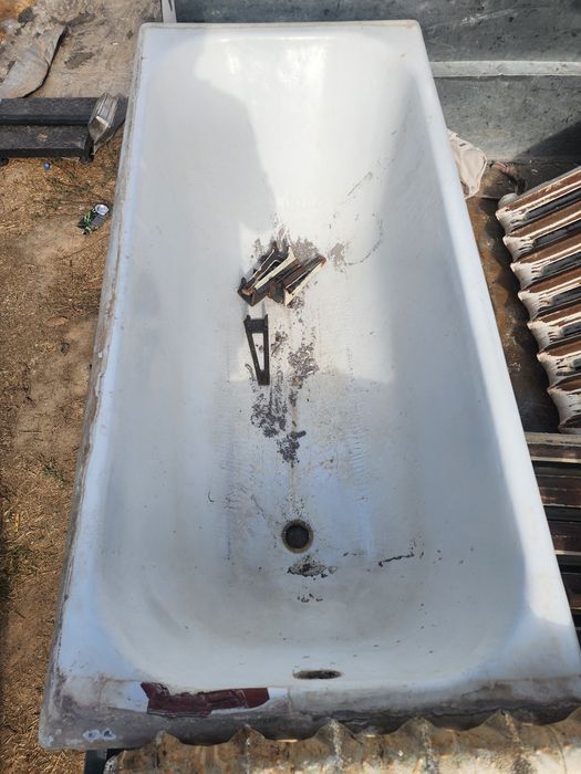 Чугунные  ванна.