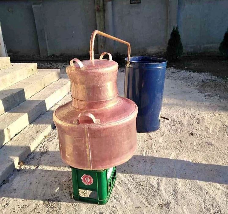 Vând un cazan de țuică din cupru alimentar capacitate de 150l cu fundu
