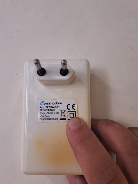 Aparat împotriva insectelor si dăunătorilor