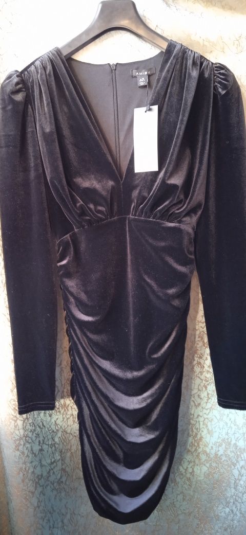 Дамска черна рокля плюш - нова с етикет
