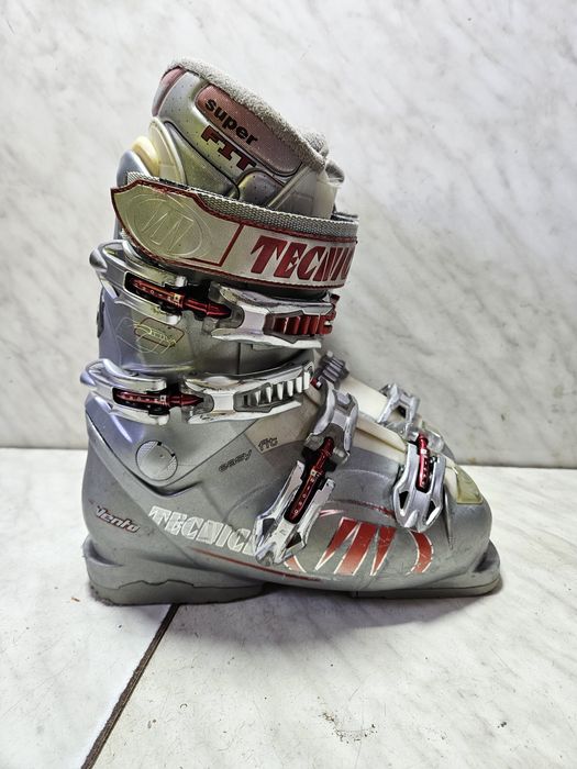 Clapari ski schi  Tecnica mondo  24-24,5  corespunde mărimii 37-38