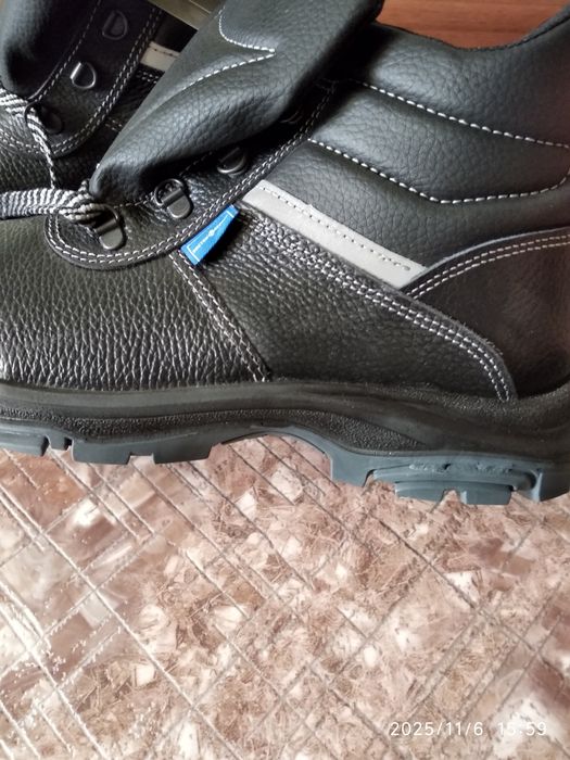 Ботинки рабочие р. 42 и 43.