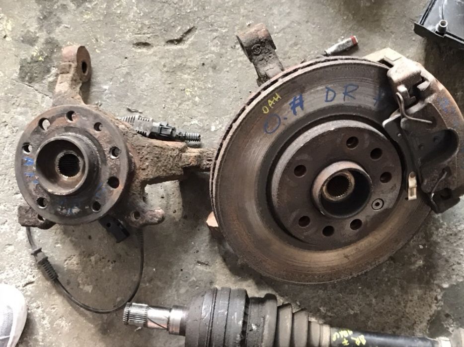 Fuzeta / eteier stânga dreapta fata Opel Astra h 1.7 cdti