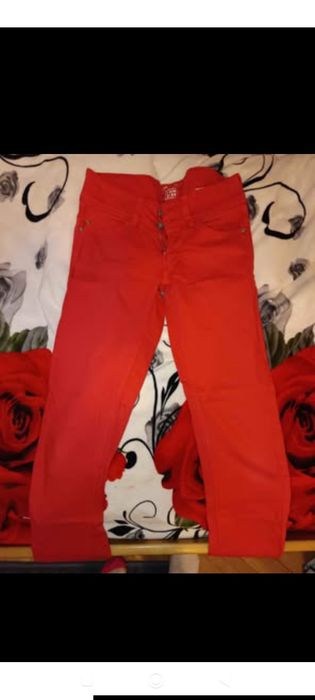 Vând geci mărimea M