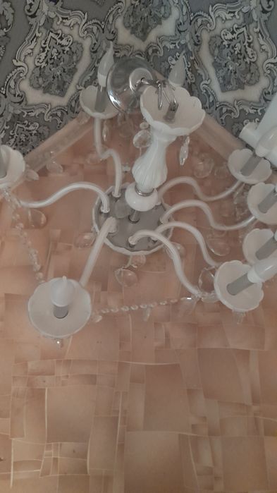 Продам красивую люстру