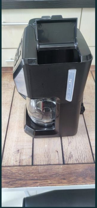 Cafetiera cu rasnita Russell Hobbs