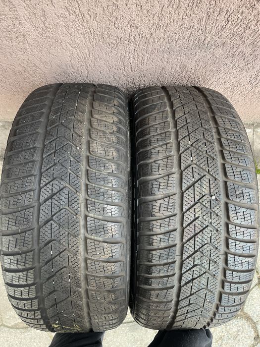 2 anvelope iarna dimensiunea 225/40 R18, Pirelli, 7 mm profil ramas!