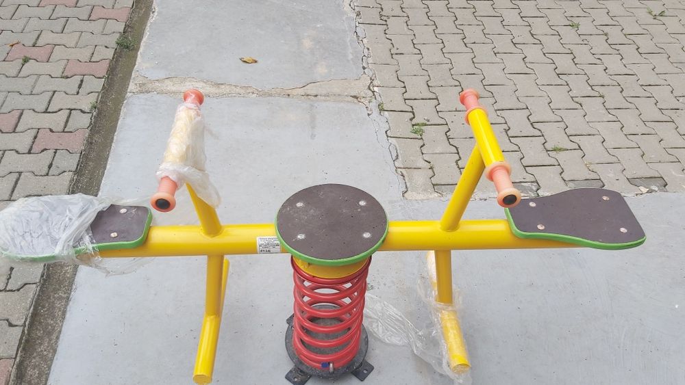 Balansoar dublu pe arc