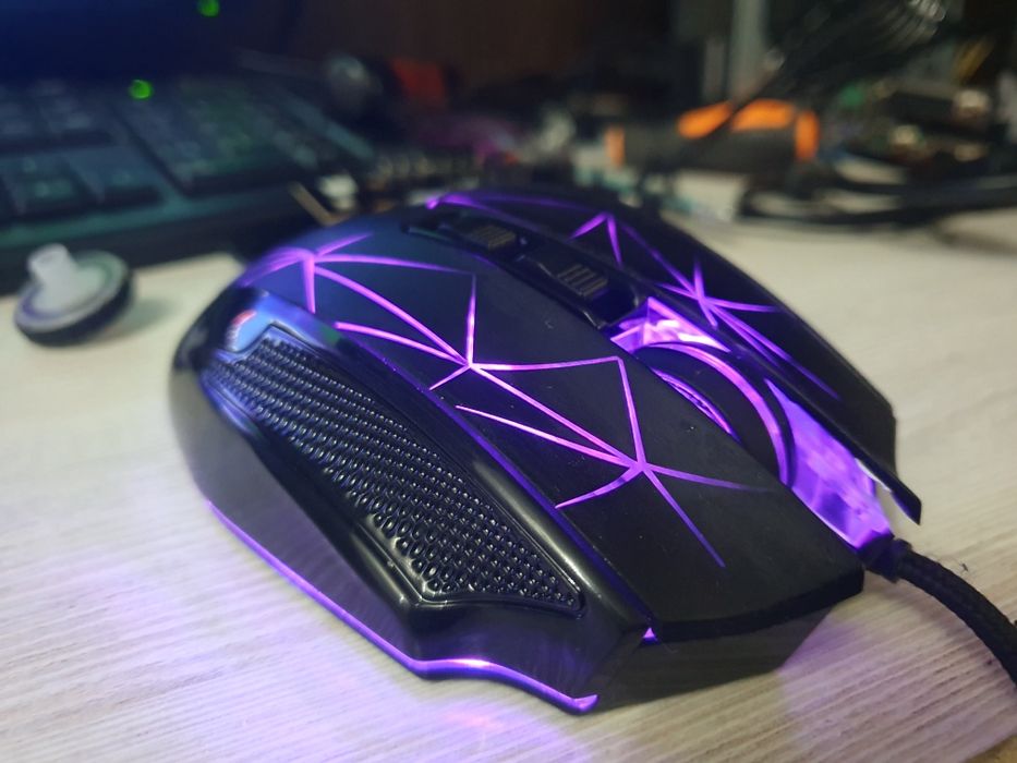 Gaming Mouse sotiladi donasi 100 000 dan