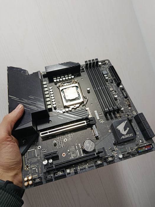 Aorus B560M + i5 10400F