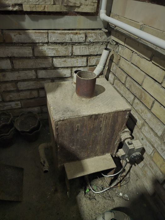 Diplomat katyol sotiladi. Sotilish sababi stena kotyol qo‘yildi