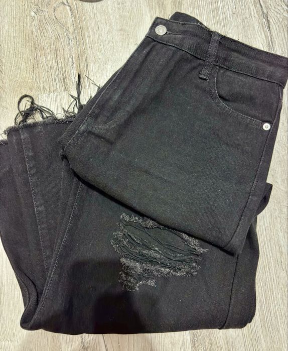 Blugi wide leg, taiați la ambii genunchi