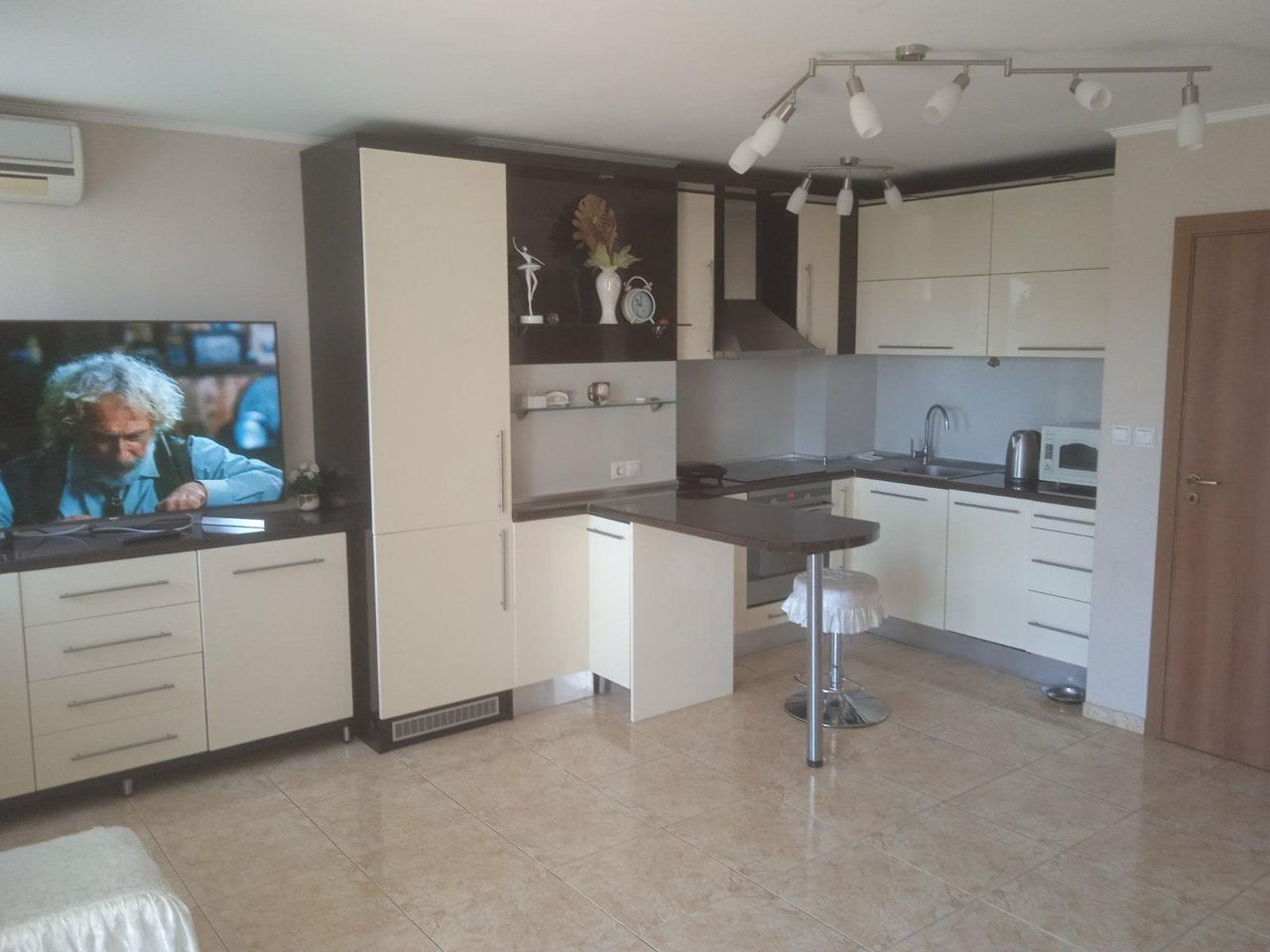 Продава се Тристаен апартамент в Бургас, Сарафово - 81 кв.м за 1535 €/кв.м - Снимка #1