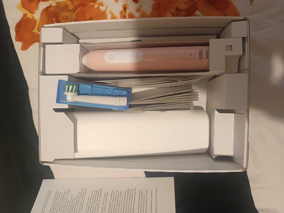 Нова! Електрическа четка за зъби Oral B