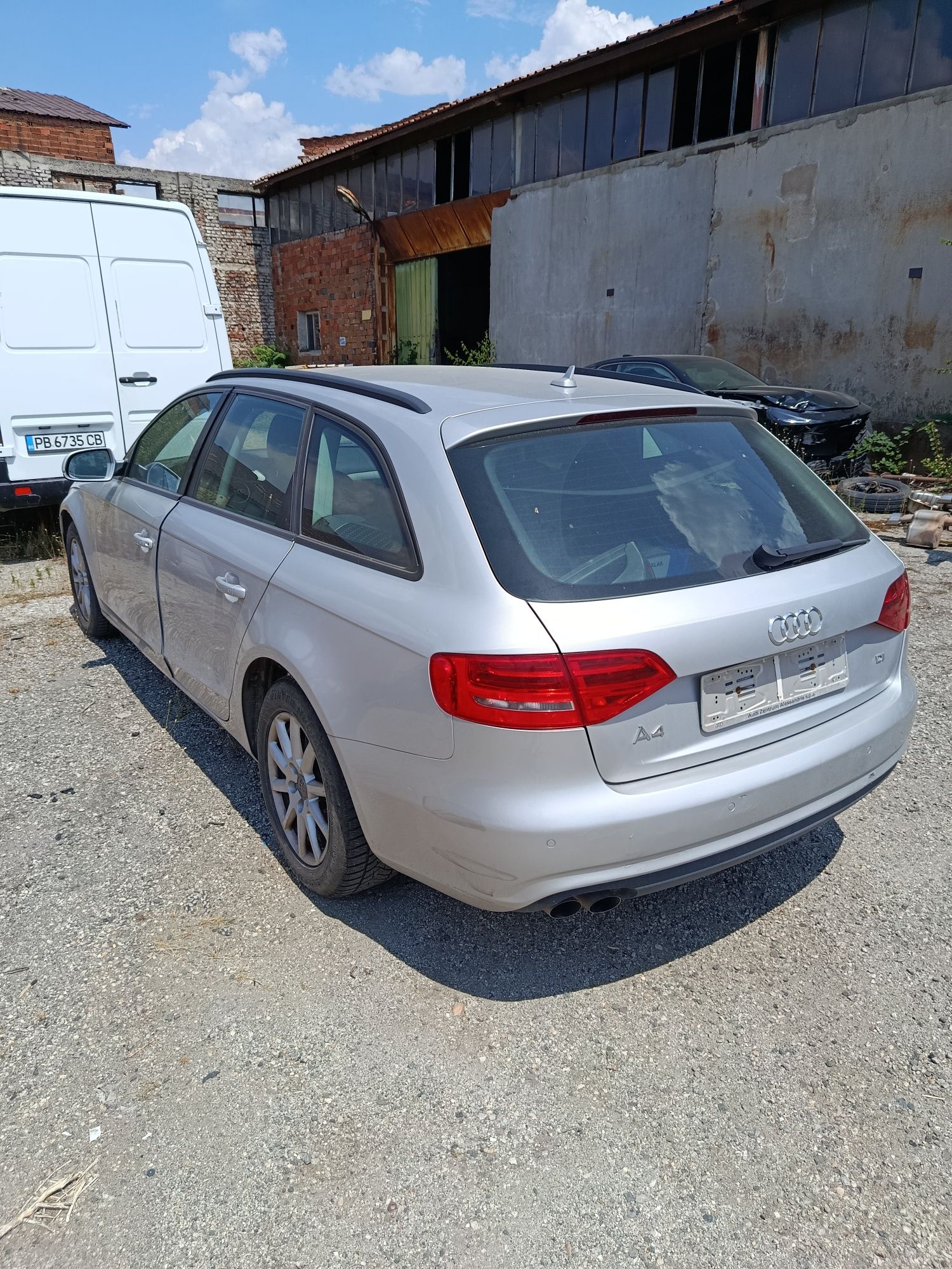 Audi A4 • 2.0 TDI • 2012г.