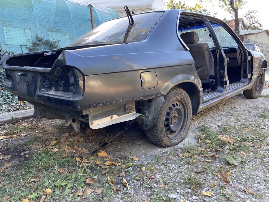 BMW e32 / БМВ е32 735i на части