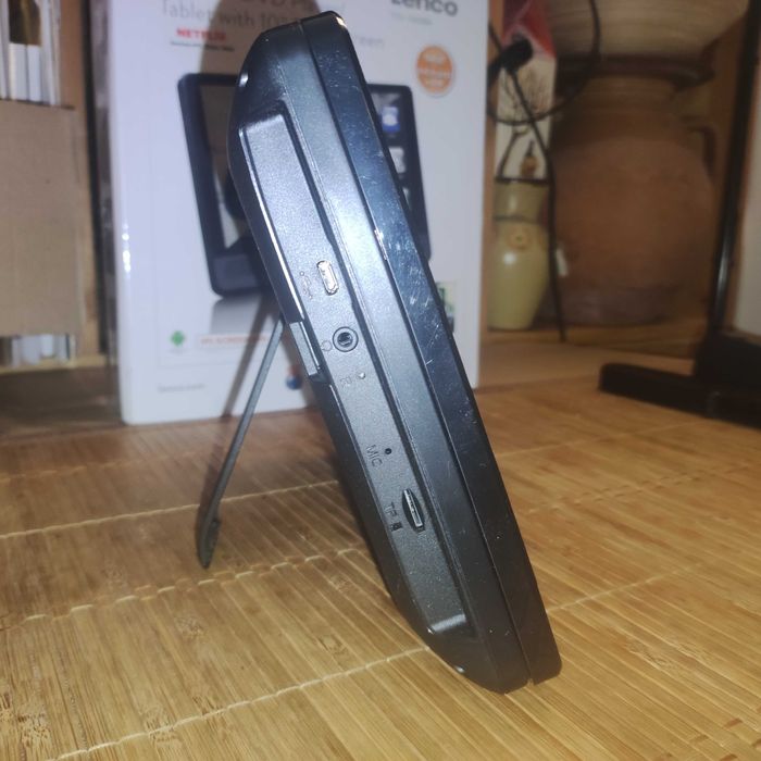 Таблет Lenco 10" и DVD плеър - 2в1