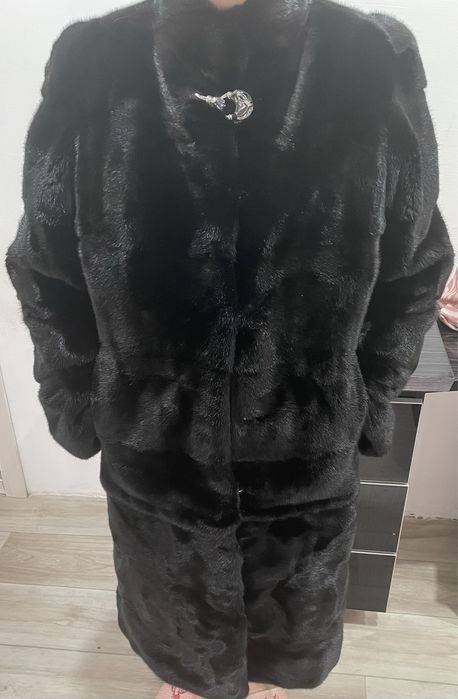 Продам норковую шубу черный бриалиант