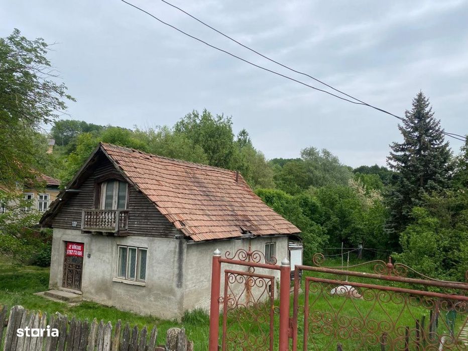 Casa batrineasca + Teren 1190 mp