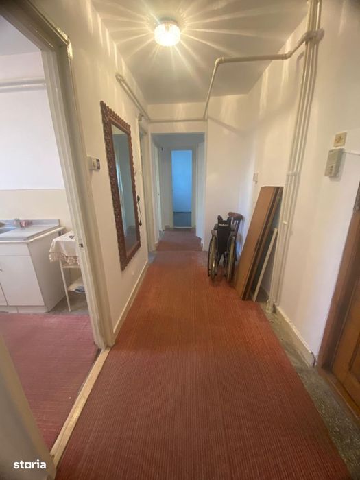 2 DECOMANDATE la etajul 1 cu centrala, zona Centrala