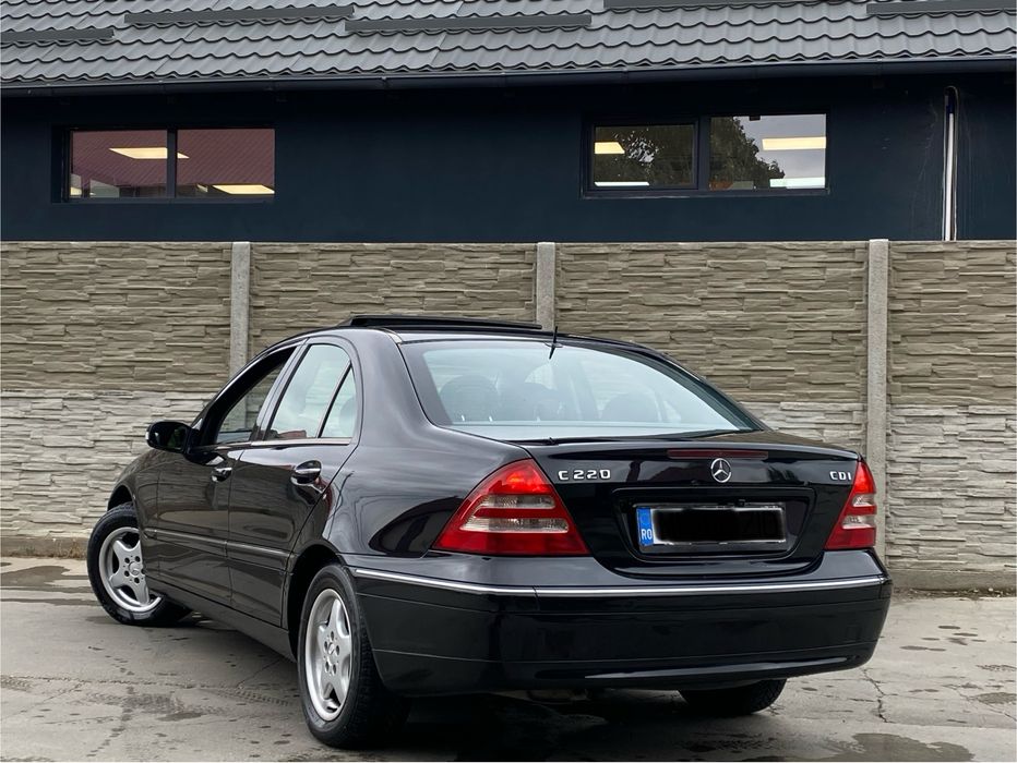 Vând / Schimb Mercedes C-Class 220 CDI (2004)